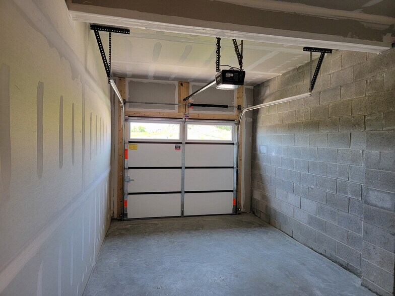 Building Photo - 2133 S Autumn Chase Dr