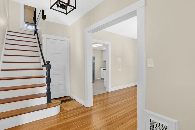 Building Photo - 157-159 Pleasant Street