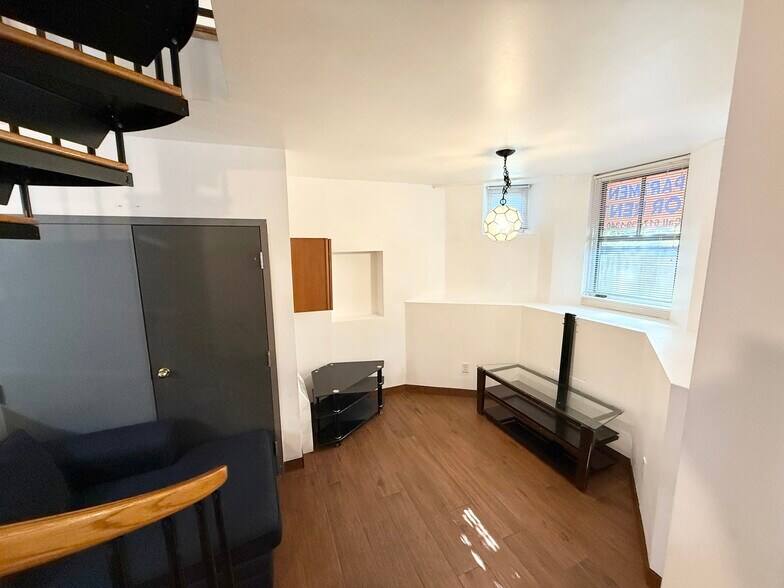 Building Photo - 12 Wigglesworth St