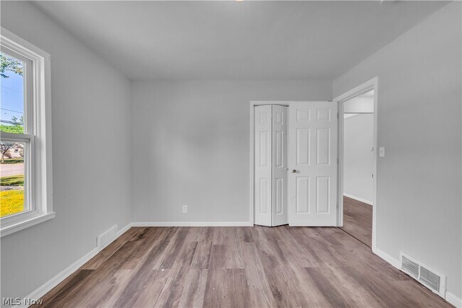 Building Photo - 18304 Garden Blvd