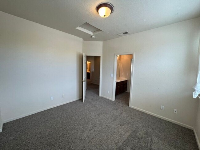Building Photo - 2912 Medinah Way