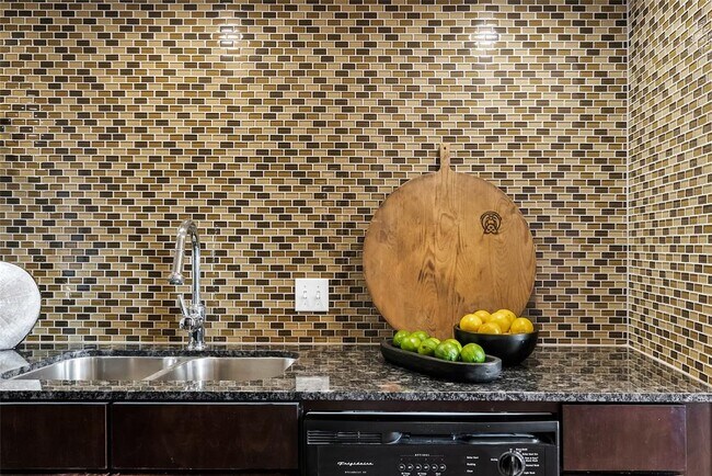 Building Photo - 2200 Dickson Dr