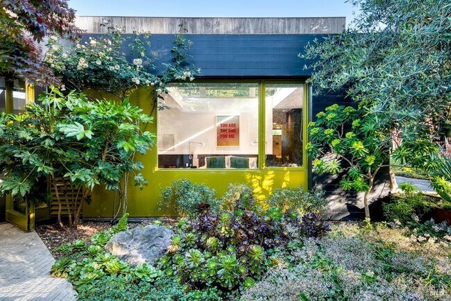 Building Photo - 162 Throckmorton Ave