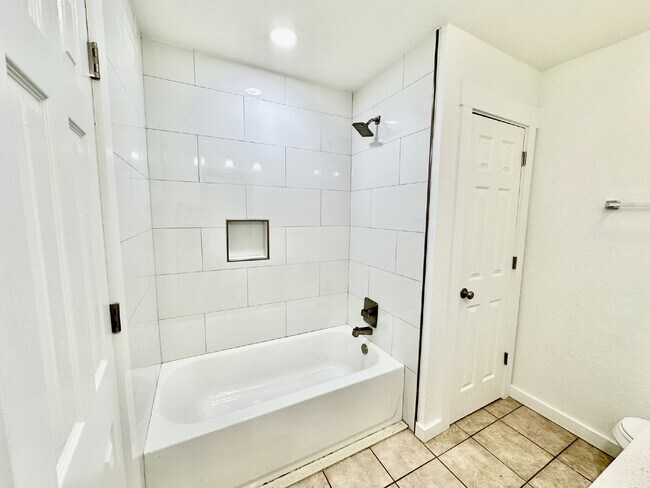 Building Photo - 3513 W Wood St