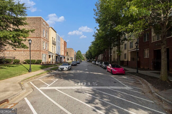 Building Photo - 870 Mayson Turner Rd NW