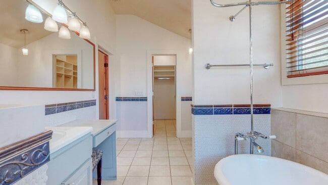 Building Photo - HISTORIC EDO 2/BD 2/BA CONDO