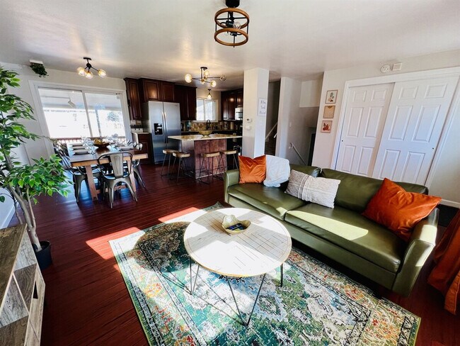 Building Photo - 7012 Ingalls St