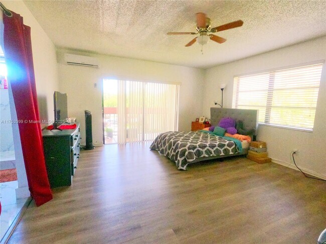 Building Photo - 8540 SW 149th Ave