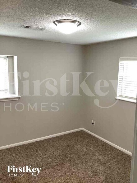 Building Photo - 10127 Carlow Ln