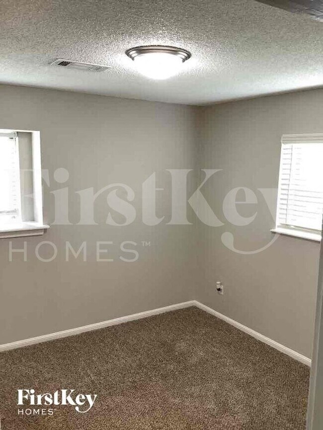 Building Photo - 10127 Carlow Ln