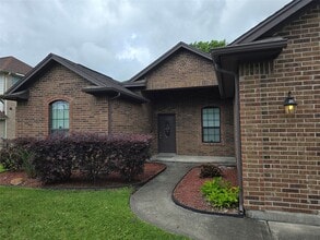 Building Photo - 5118 Bayou Dr