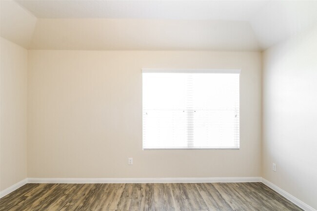 Building Photo - 6002 Peaceful Ridge Dr