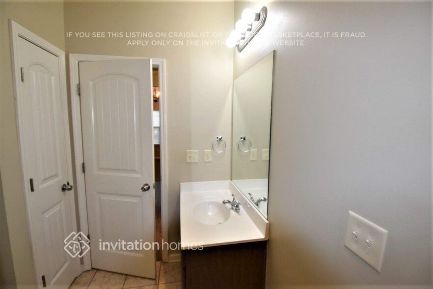 Building Photo - 526 Crestmont Ln