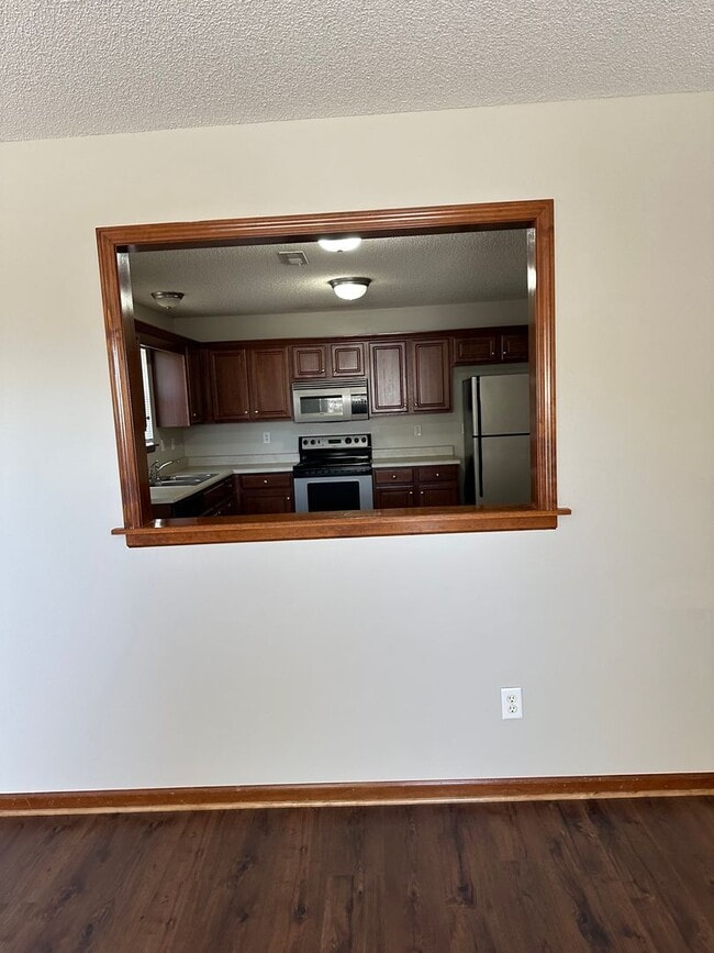 Building Photo - 2 Bed Single Level Duplex in Grain Valley