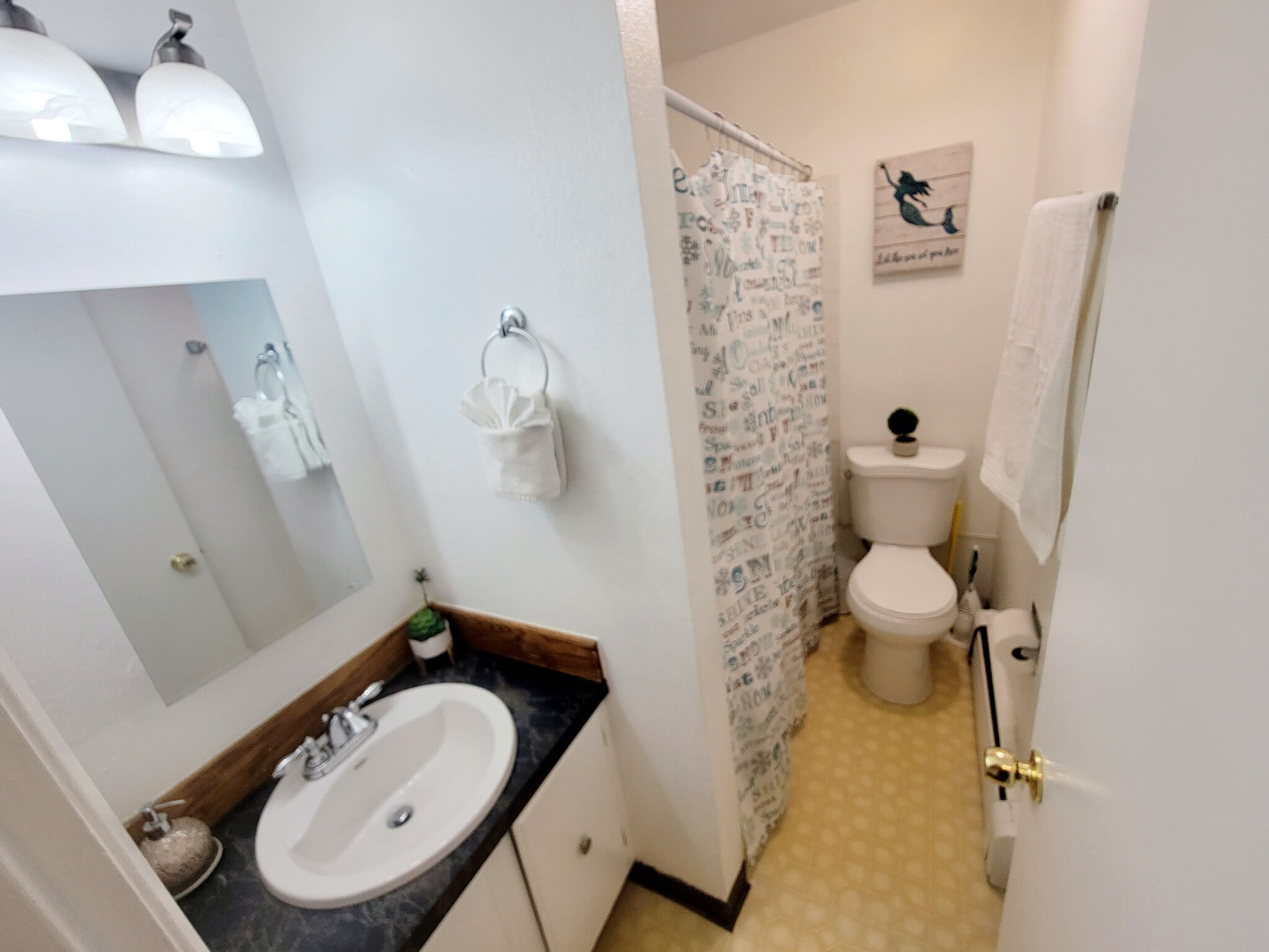 Building Photo - 301 E 46th Ave