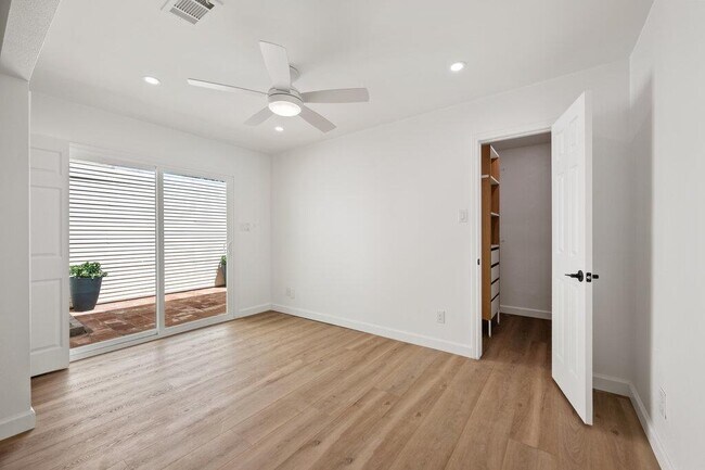 Building Photo - 7201 Chimney Corners