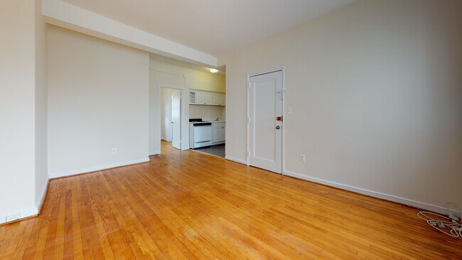 Building Photo - 109 C St SE