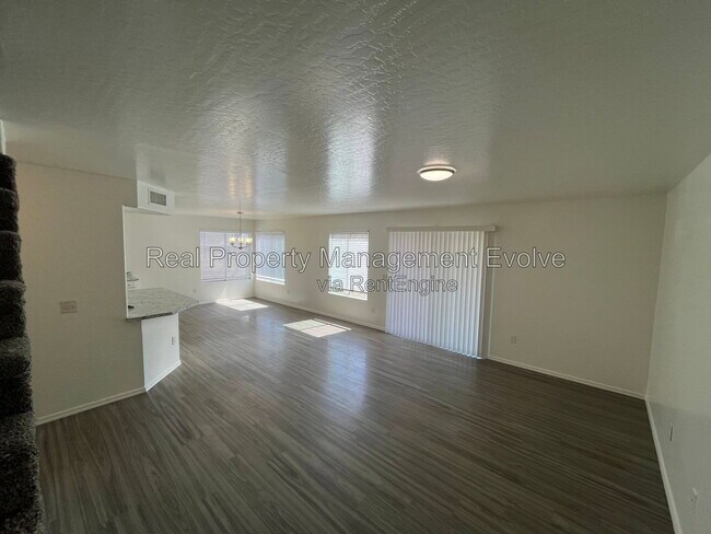 Building Photo - 7347 N 72nd Dr