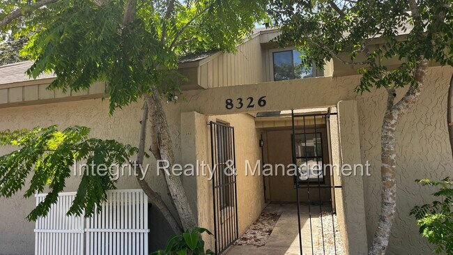Building Photo - Cozy 2 bed / 2 bath townhome in the heart of Jacksonville