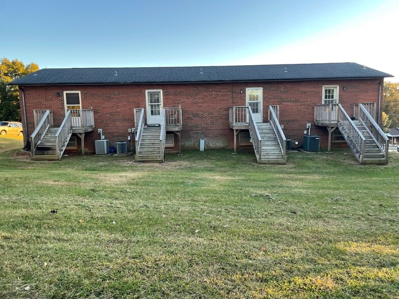 Building Photo - 19 Berkley Ave