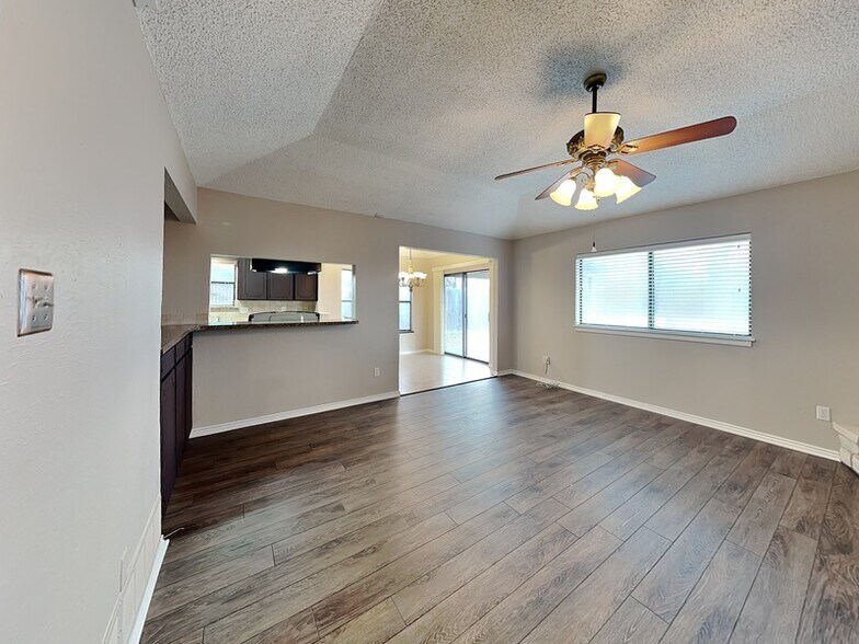 Building Photo - 445 Hillside Dr