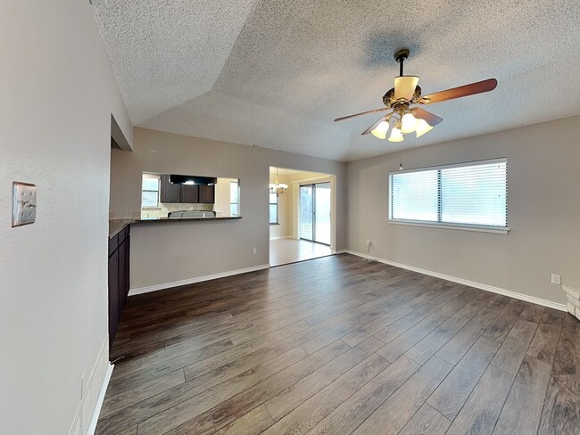 Building Photo - 445 Hillside Dr