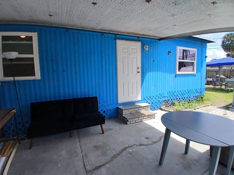 Building Photo - 6604 Sandra Dr