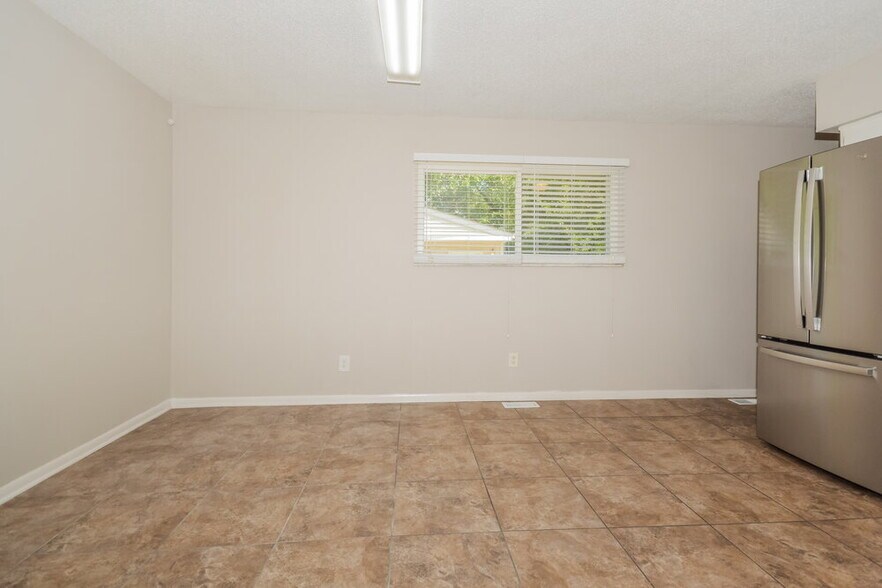 Building Photo - 4404 Mesa Ct