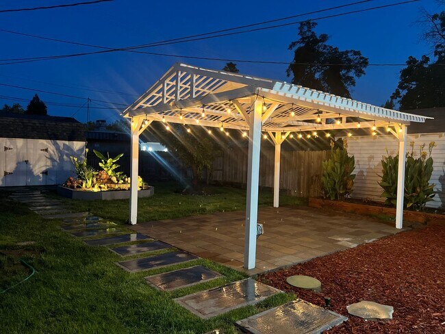 Building Photo - Beautifully Remodeled  4 Bedroom Home In A Desirable Location In Turlock!!