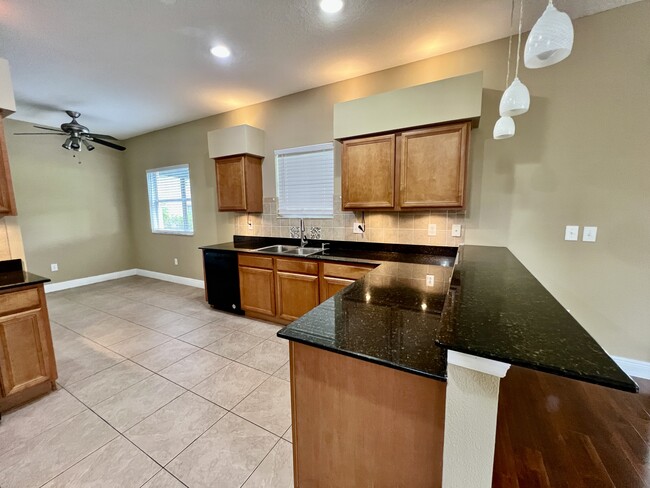 Building Photo - 10904 Summerton Dr