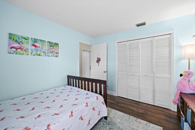 Building Photo - 6238 Pompano St