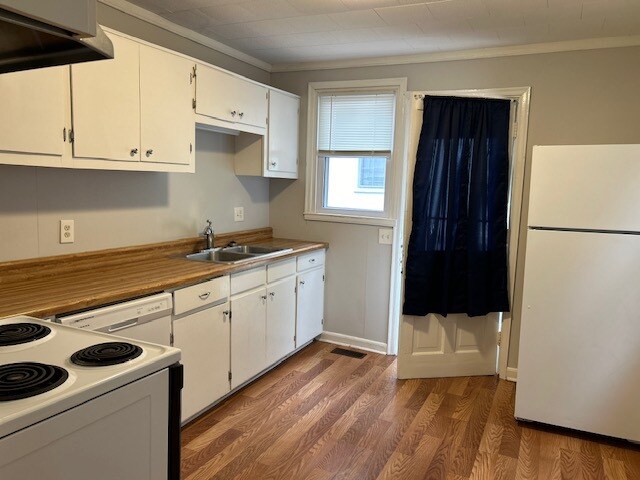 Building Photo - 404 Valley View Dr