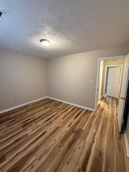 Building Photo - 719 Main St