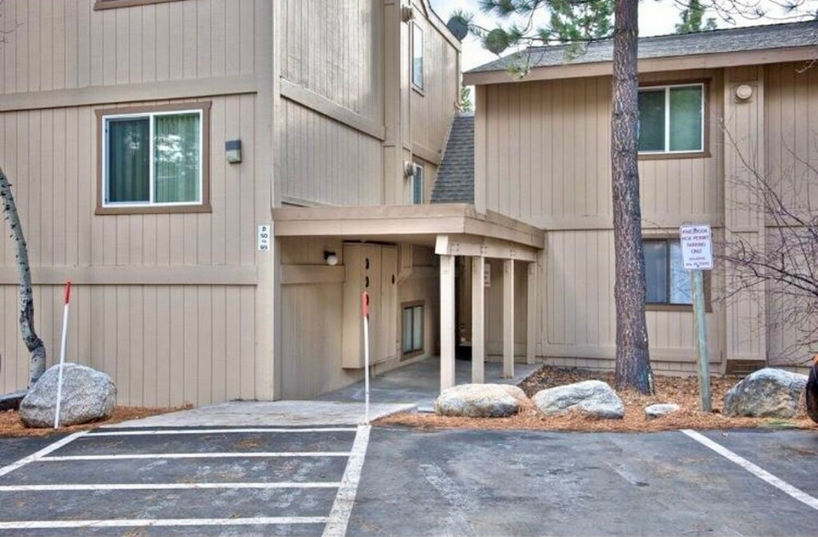 Easy access from Tahoe Blvd - 872 Tanager St