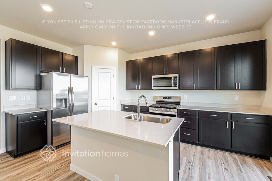 Building Photo - 850 Mesic Ln