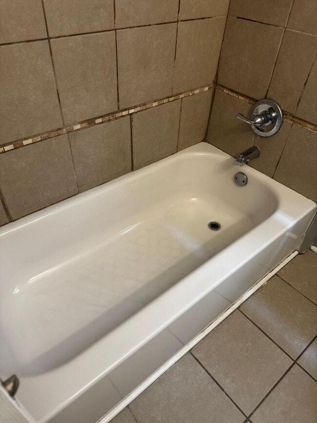 Building Photo - 5319 Sutherland Ave