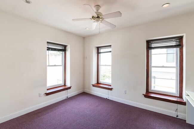 Building Photo - 2739 W Girard Ave