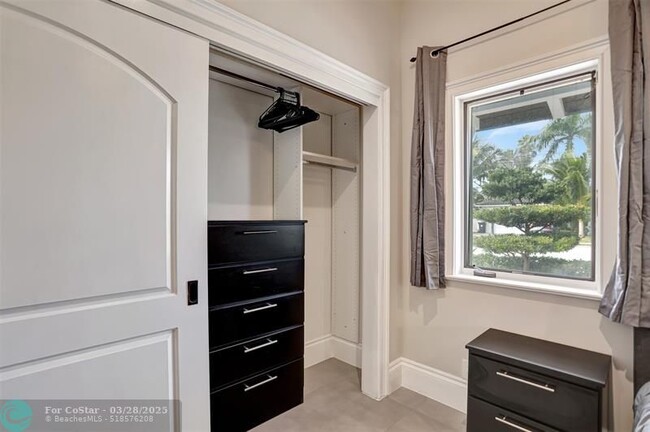Building Photo - 1304 Mandarin Isle