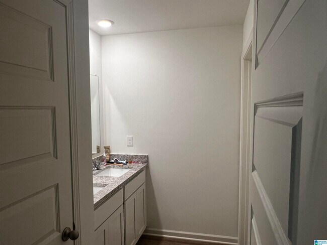 Building Photo - 9906 Chelsea Pk Trl