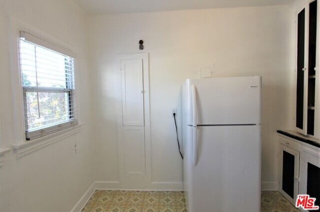 Building Photo - 6656 Vista Del Mar