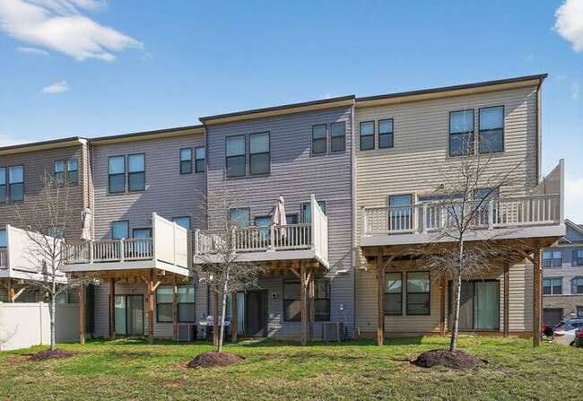 Building Photo - 10321 Vista Meadow Way