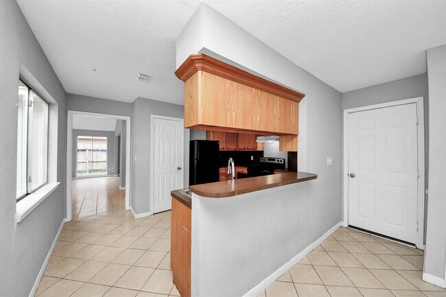 Building Photo - 2622 Heather Knoll Dr
