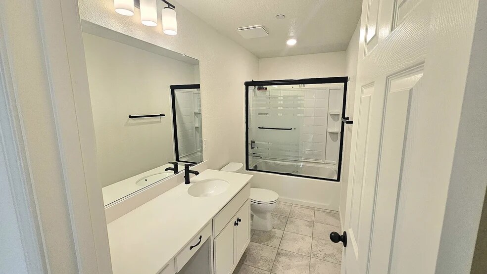 Building Photo - 4586 Butterfly Ridge Dr