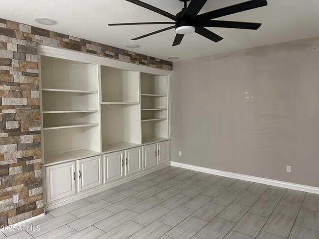 Building Photo - 6700 S Agate Way