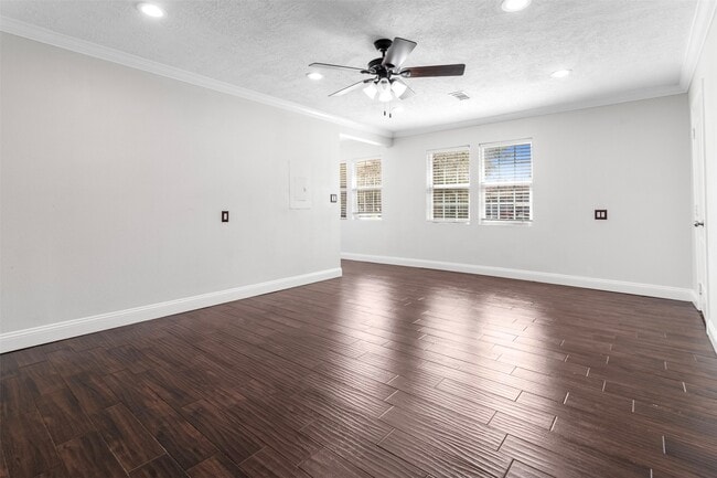 Building Photo - 714 Ogilvie St