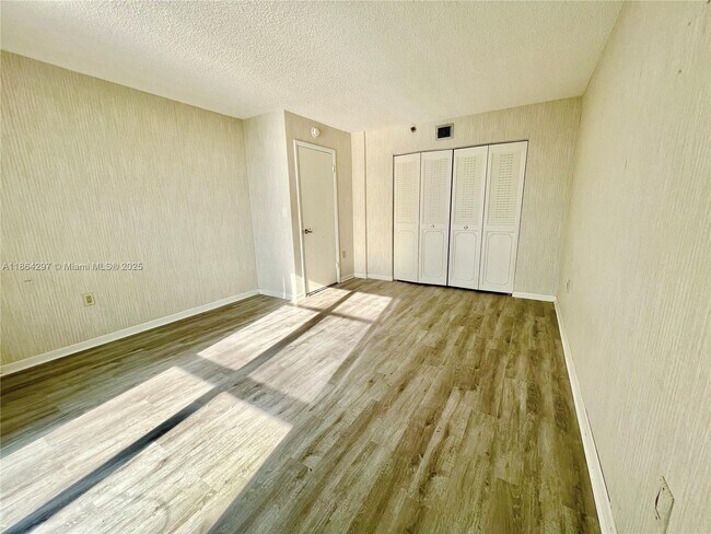 Building Photo - 17600 N Bay Rd