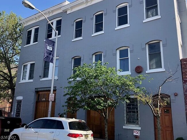 Building Photo - 9 Crawford St