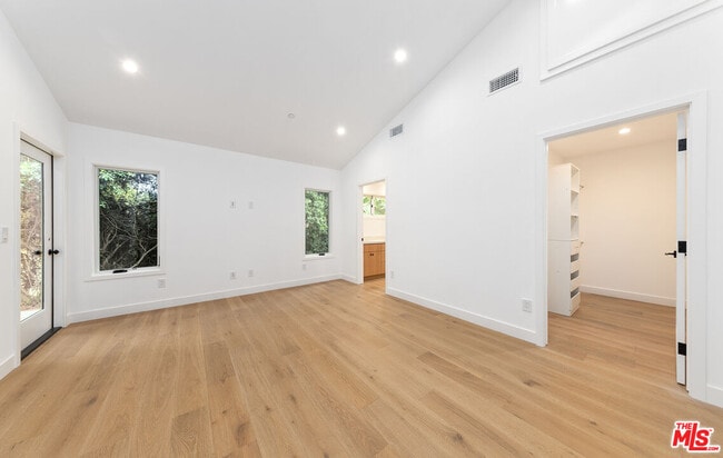 Building Photo - 4285 La Salle Ave