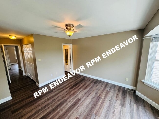 Building Photo - Beautiful 3BR/2.5BA Rental with Garage, Fe...