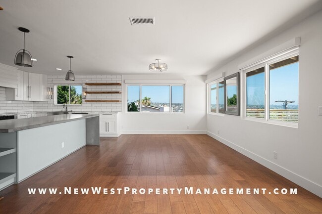 Building Photo - Exquisite Pacific Beach 4 bedroom located on a quiet cul-de-sac in the coveted Floral Terrace com...